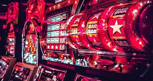 Dealer interaction during baccarat round